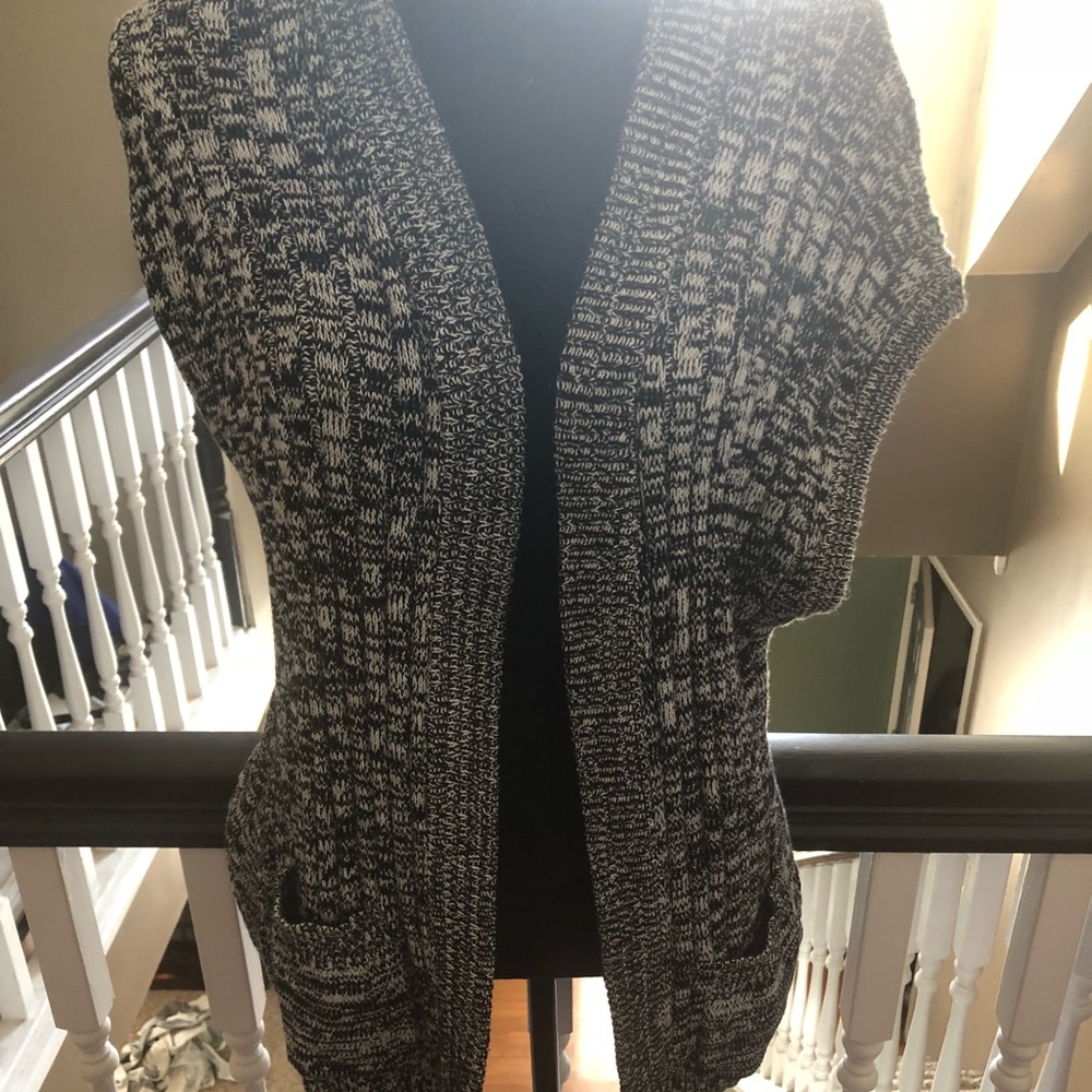 Short sleeve knitted cardigan